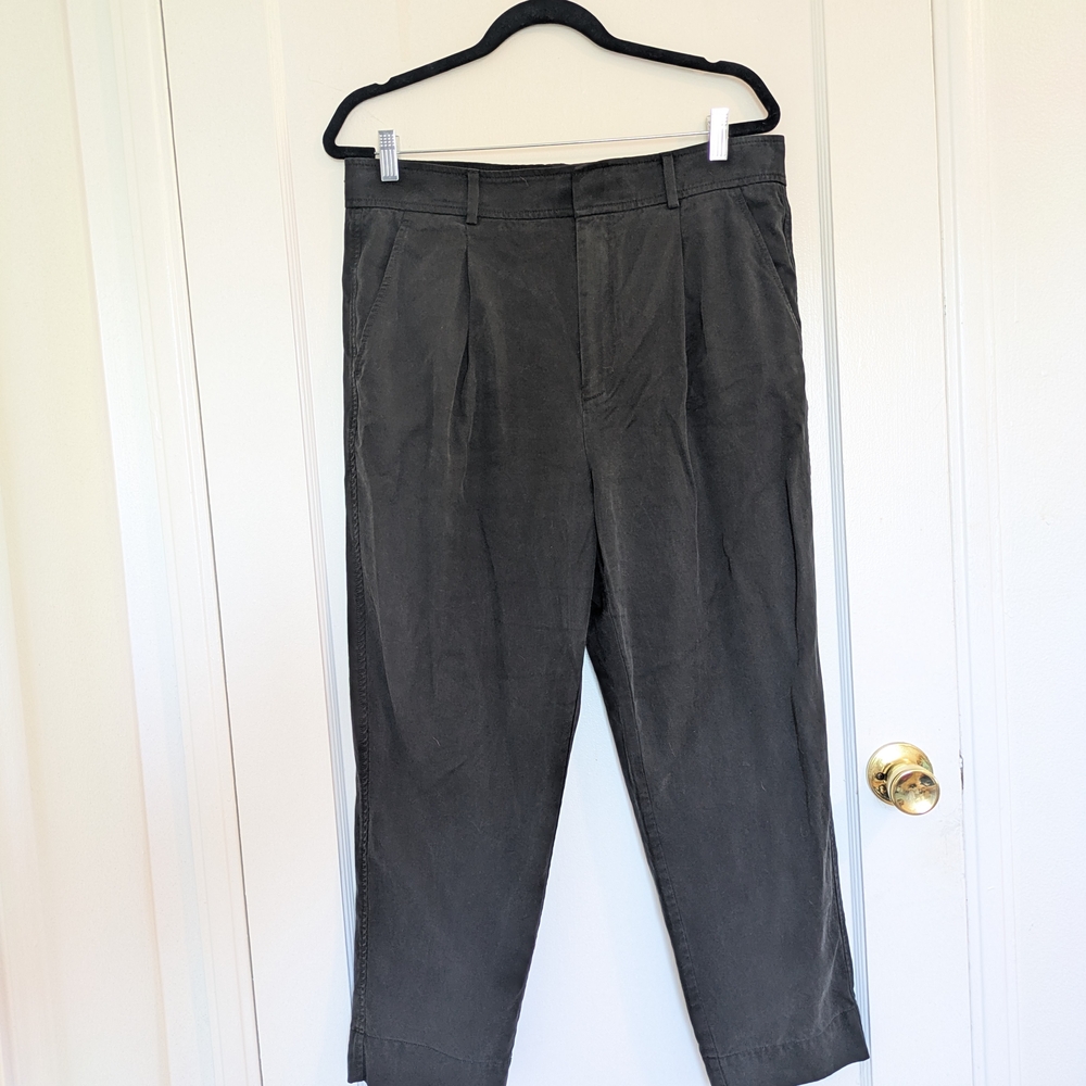 EVERLANE Draper Tapered Pant in Buttersmooth (Black) Size 14
